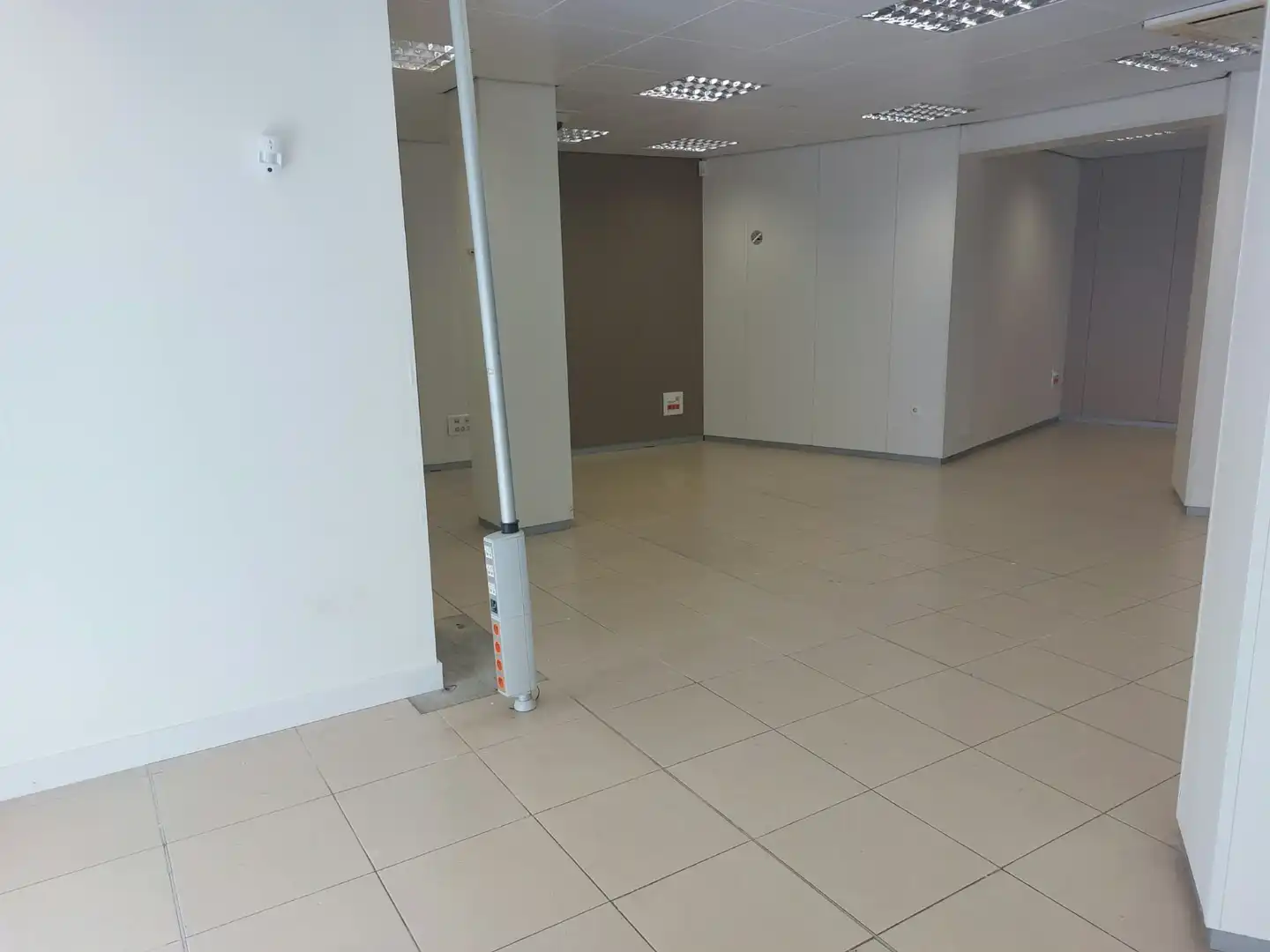 Business premises for sale in Carrer d'Albocàsser, imagen 9