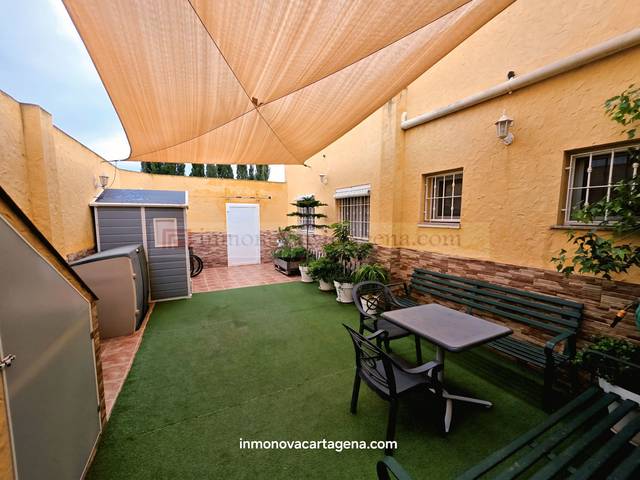 Casa-chalet en Venta en Calle Guardamar en La Puebla