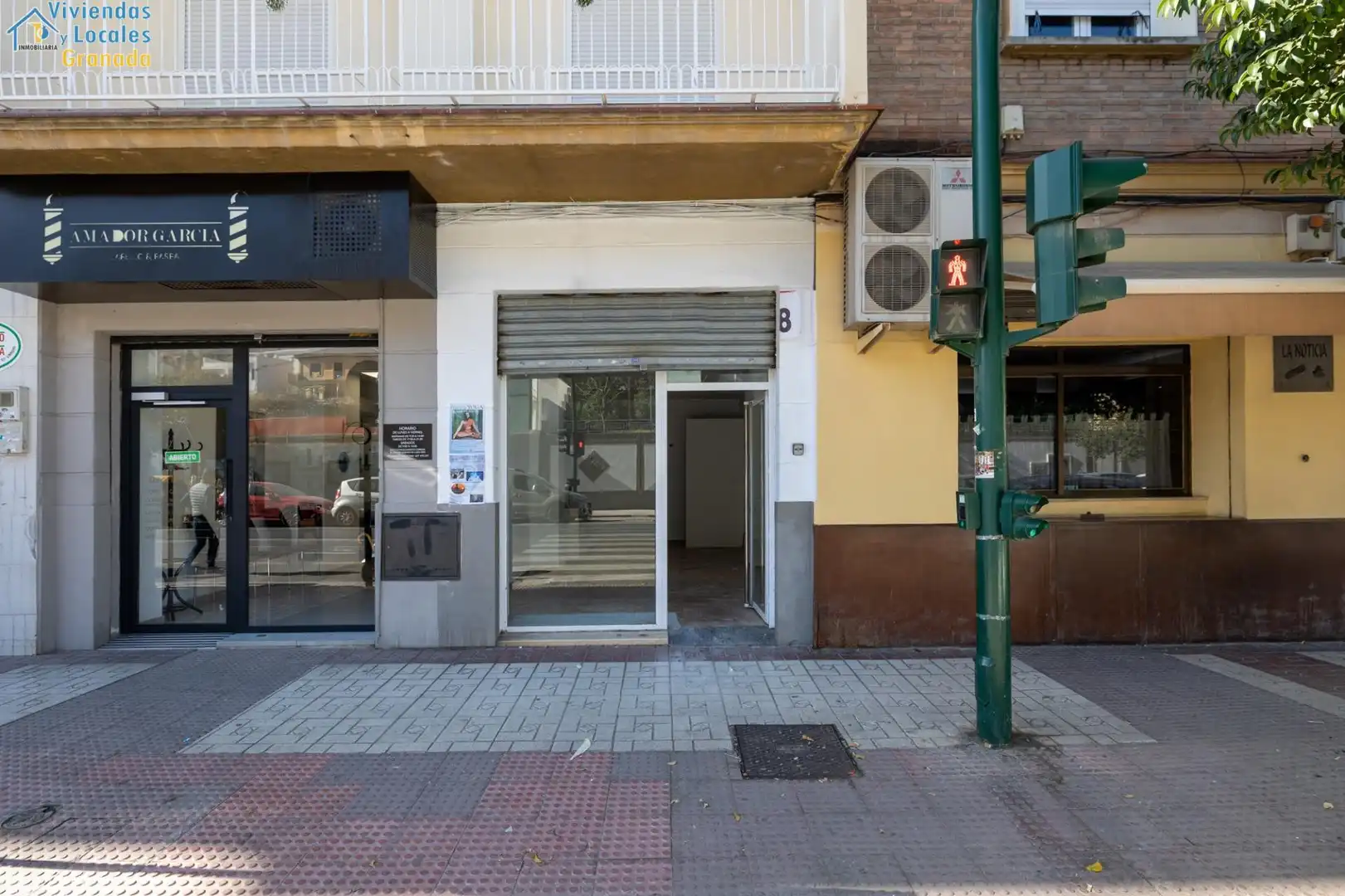 Vista exterior de Local en venda en Granada