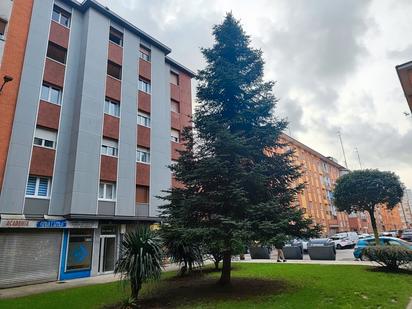 Vista exterior de Pis en venda en Gijón  amb Balcó