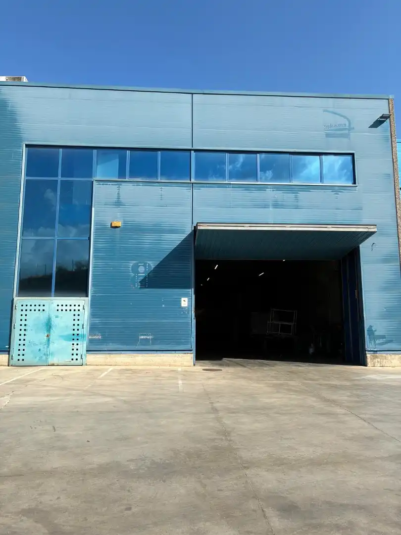 Vista exterior de Nave industrial de alquiler en Parets del Vallès