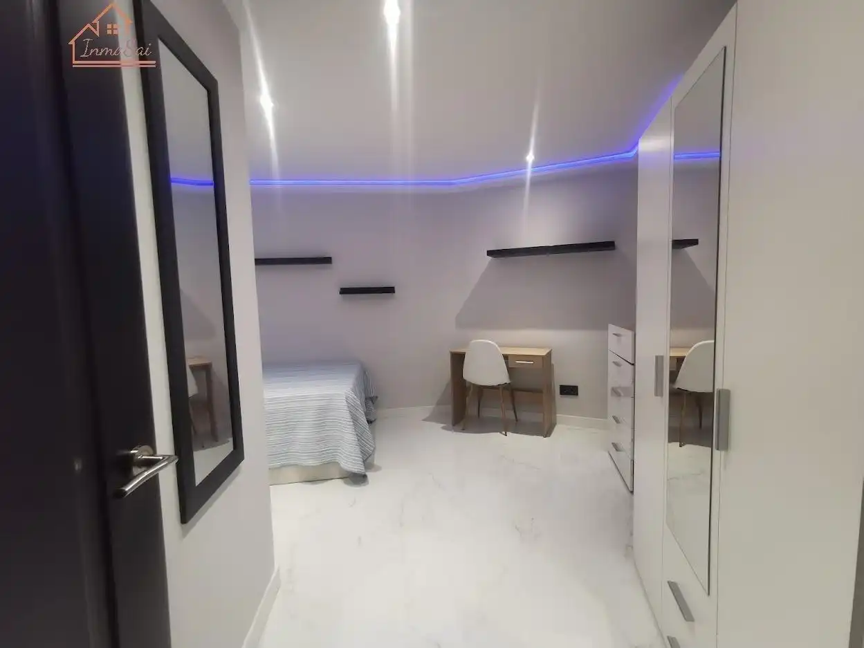 Schlafzimmer von Wohnung zur Miete in Madrid mit Klimaanlage, Heizung und Möbliert