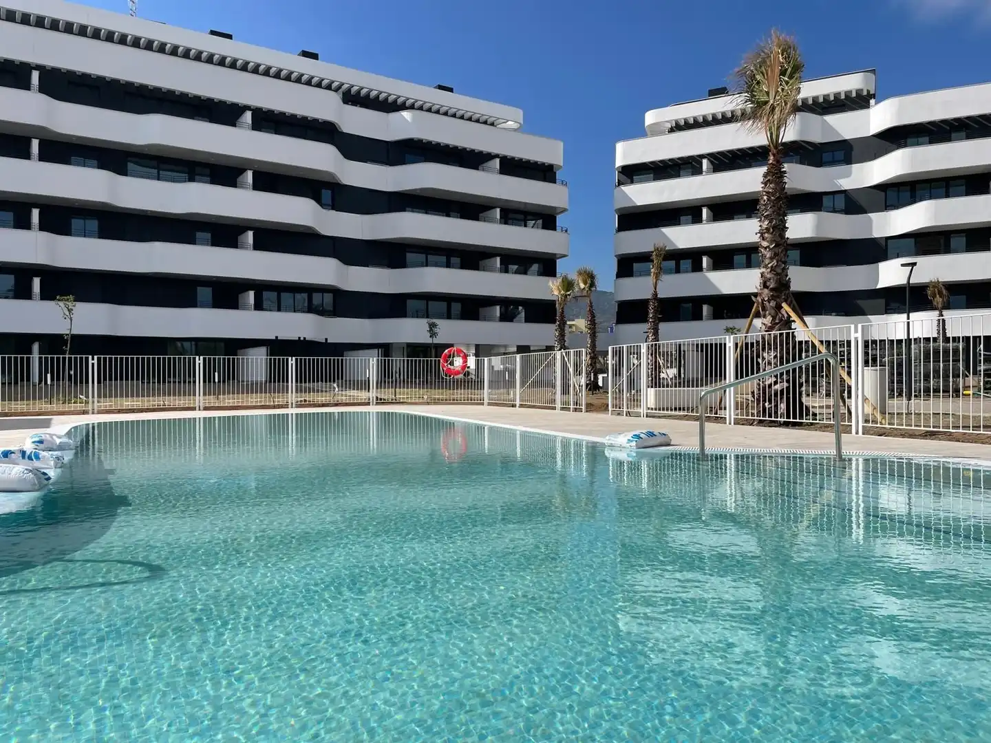 Piscina de Apartamento en venta en Torremolinos con Aire acondicionado, Terraza y Piscina comunitaria