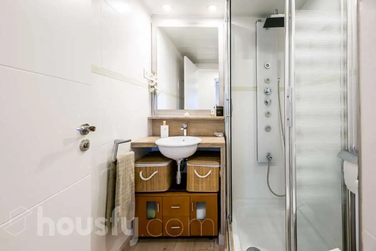Bathroom of Attic for sale in Sant Joan Despí  with Air Conditioner, Heating and Parquet flooring