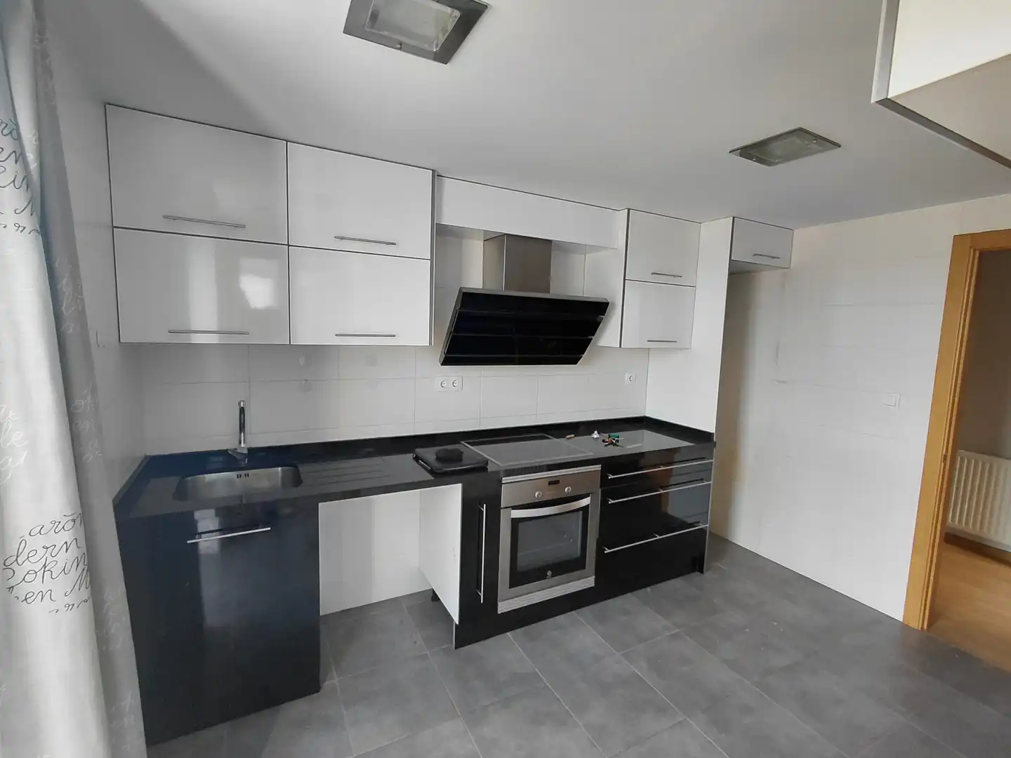 Cocina de Piso en venta en Oleiros con Calefacción, Parquet y Trastero