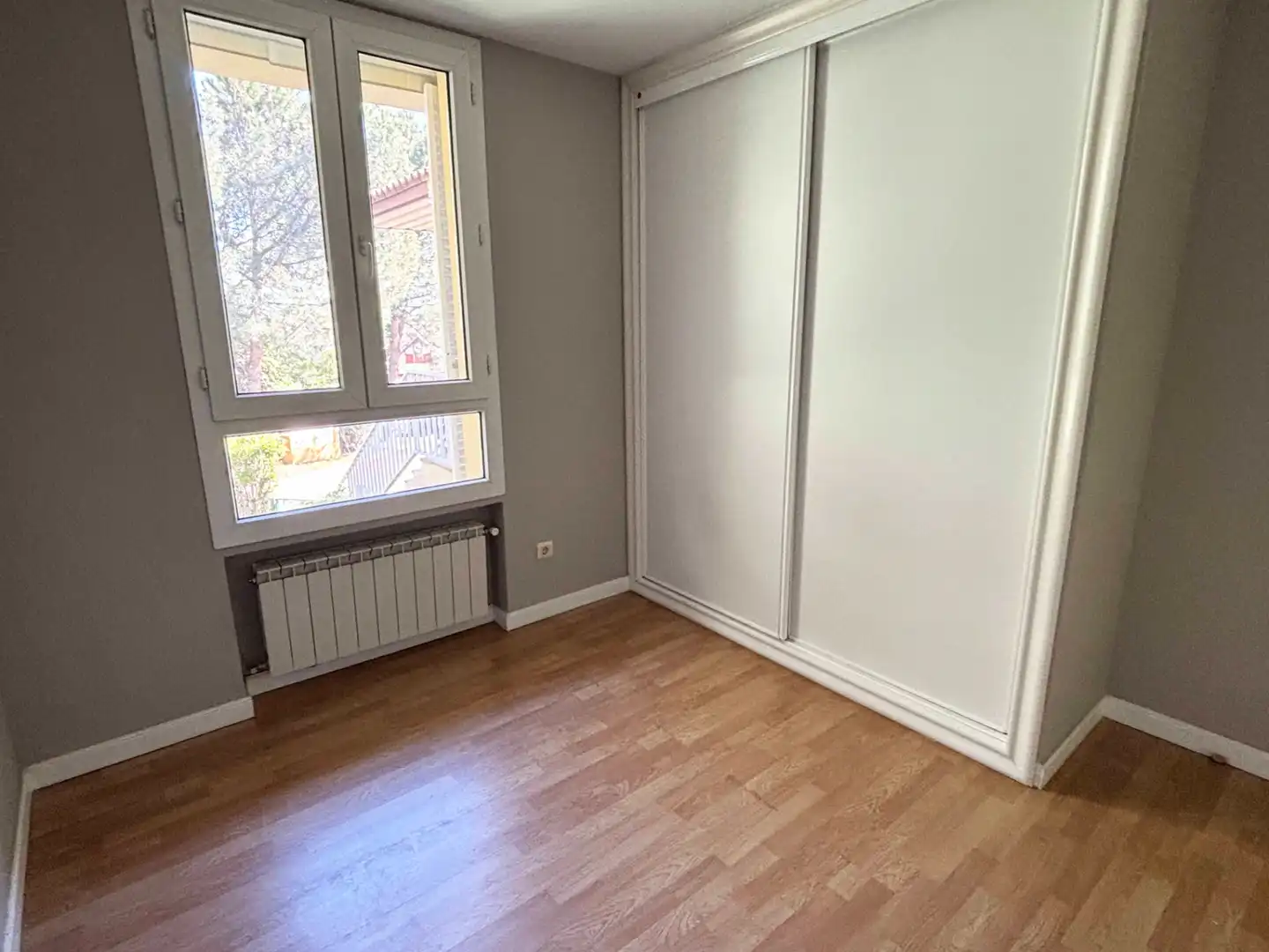 Dormitori de Casa adosada de lloguer en La Moraleja amb Calefacció, Jardí privat i Terrassa