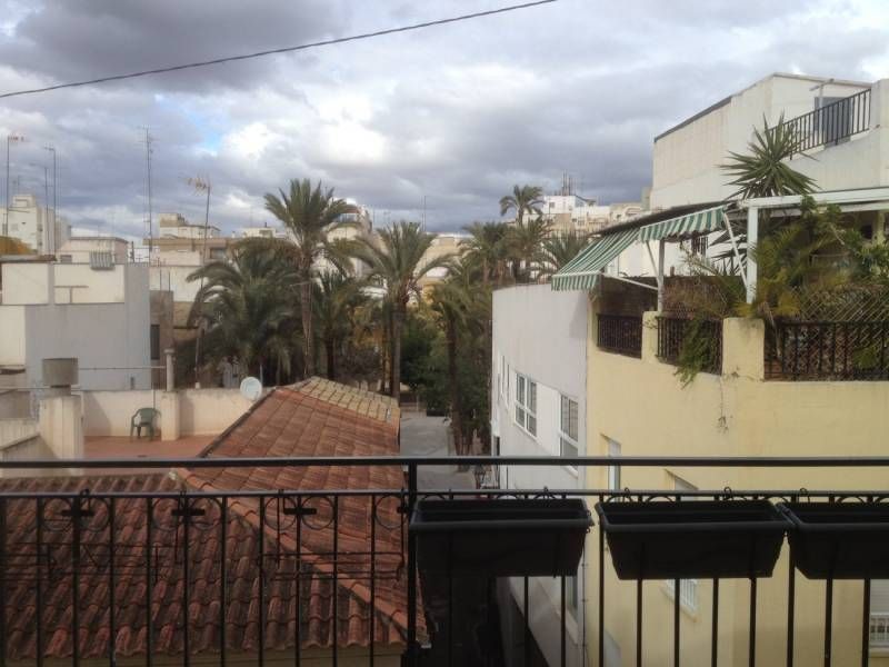 Vista exterior de Àtic de lloguer en Elche / Elx amb Aire condicionat, Terrassa i Traster