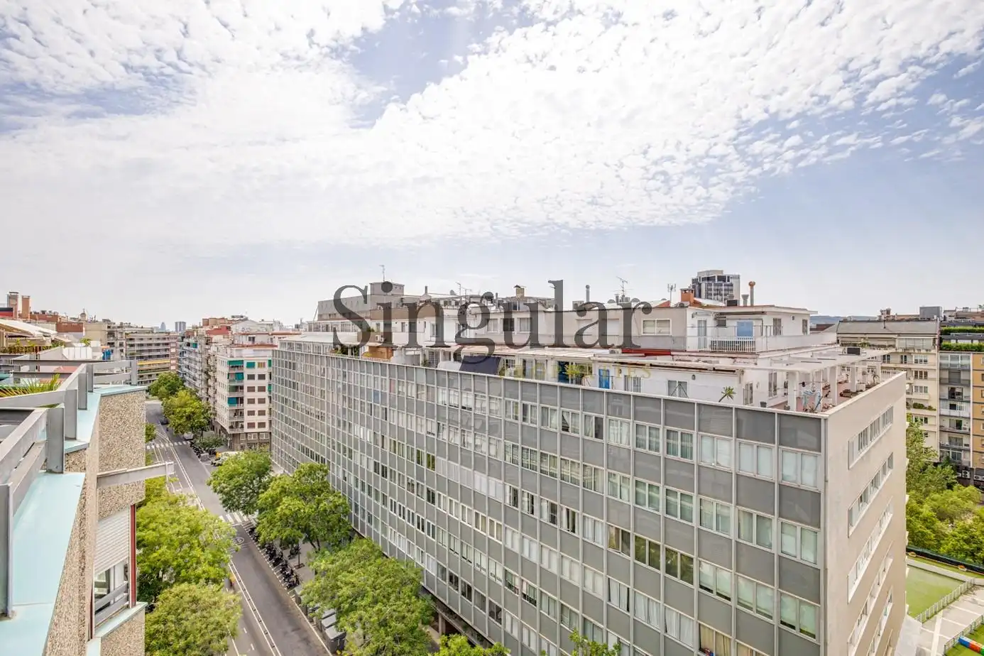 Vista exterior de Ático en venta en Barcelona con Calefacción, Parquet y Terraza