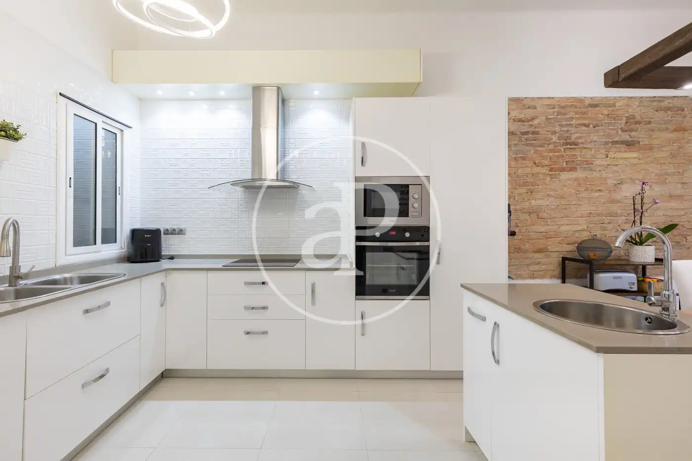 Cocina de Piso en venta en Barcelona con Calefacción y Terraza