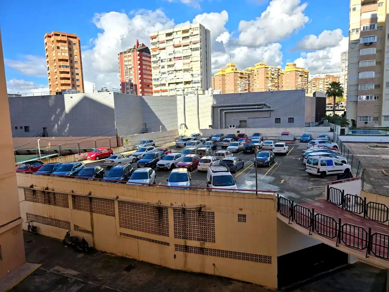 Parking de Apartamento en venta en Benidorm con Terraza, Amueblado y Piscina comunitaria