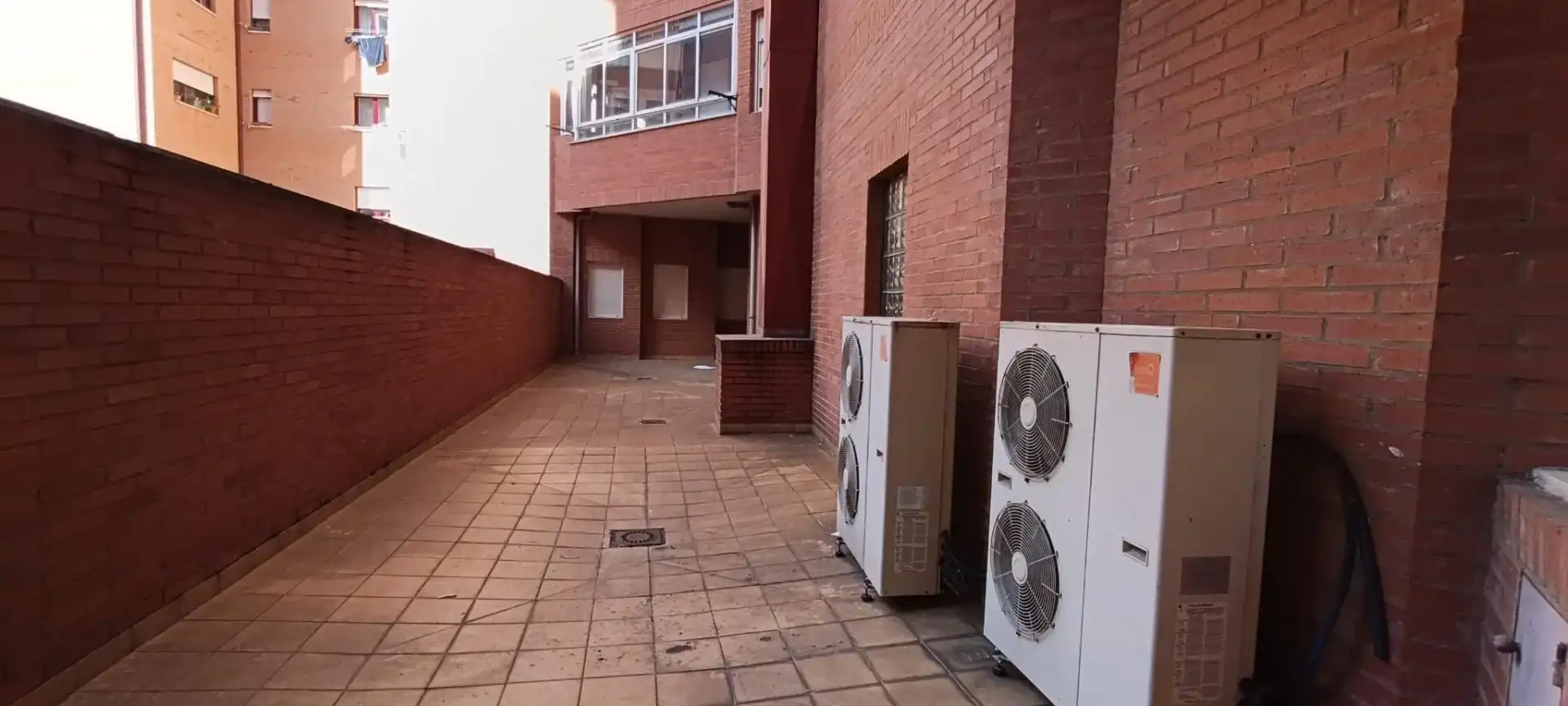 Vista exterior de Oficina de alquiler en León Capital 