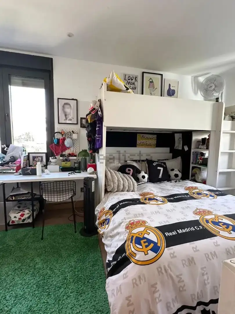 Dormitori de Casa o xalet de lloguer en Madrid amb Aire condicionat, Calefacció i Jardí privat