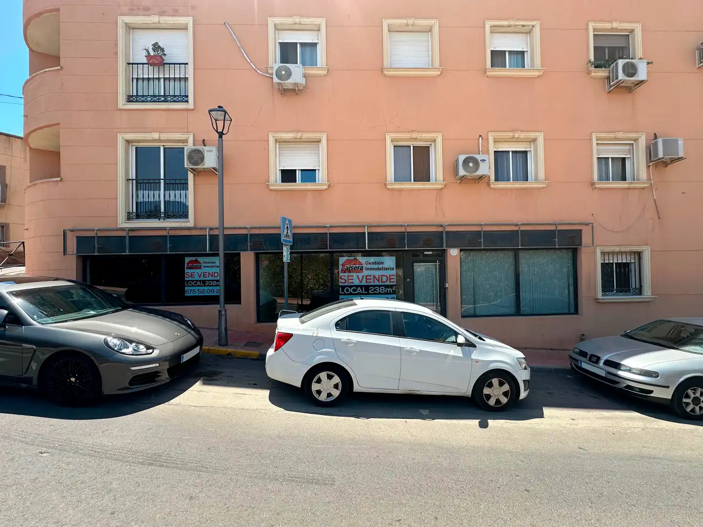 Vista exterior de Local en venta en Viator