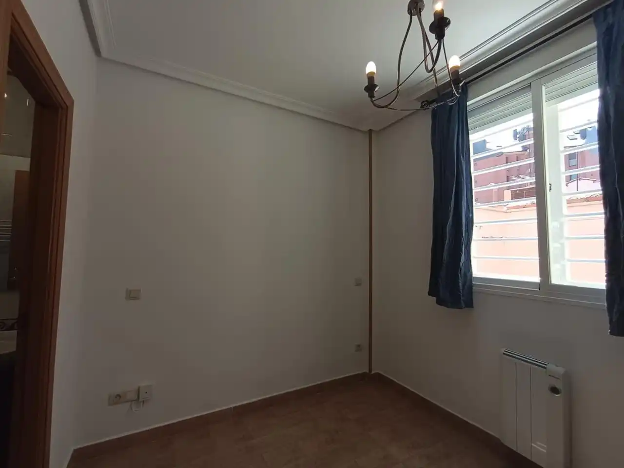 Dormitori de Apartament de lloguer en Madrid amb Aire condicionat, Calefacció i Es permeten mascotes