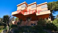 Vista exterior de Casa o xalet en venda en Cerdanyola del Vallès amb Aire condicionat, Terrassa i Balcó