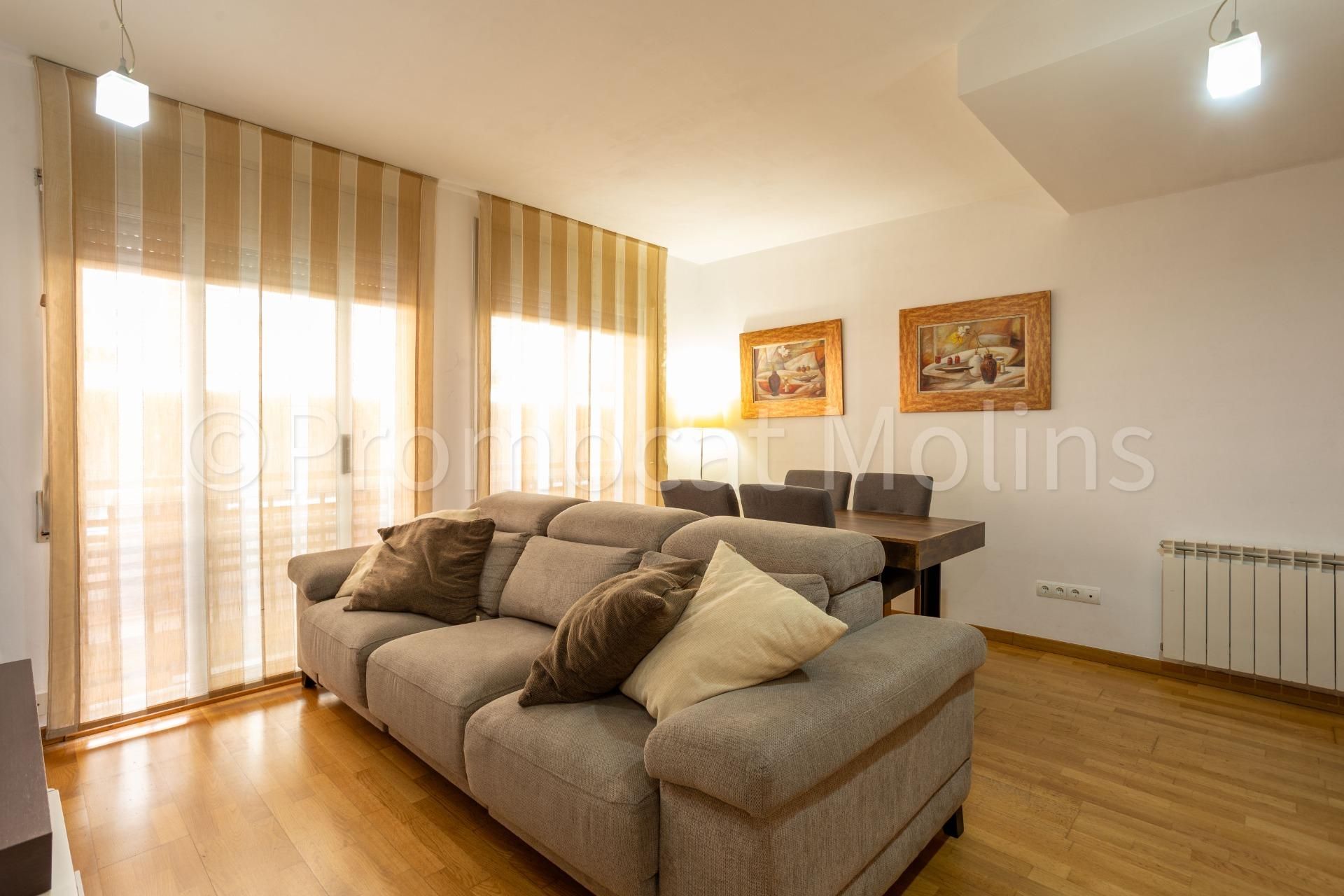 Sala de estar de Dúplex en venta en Molins de Rei con Calefacción y Parquet
