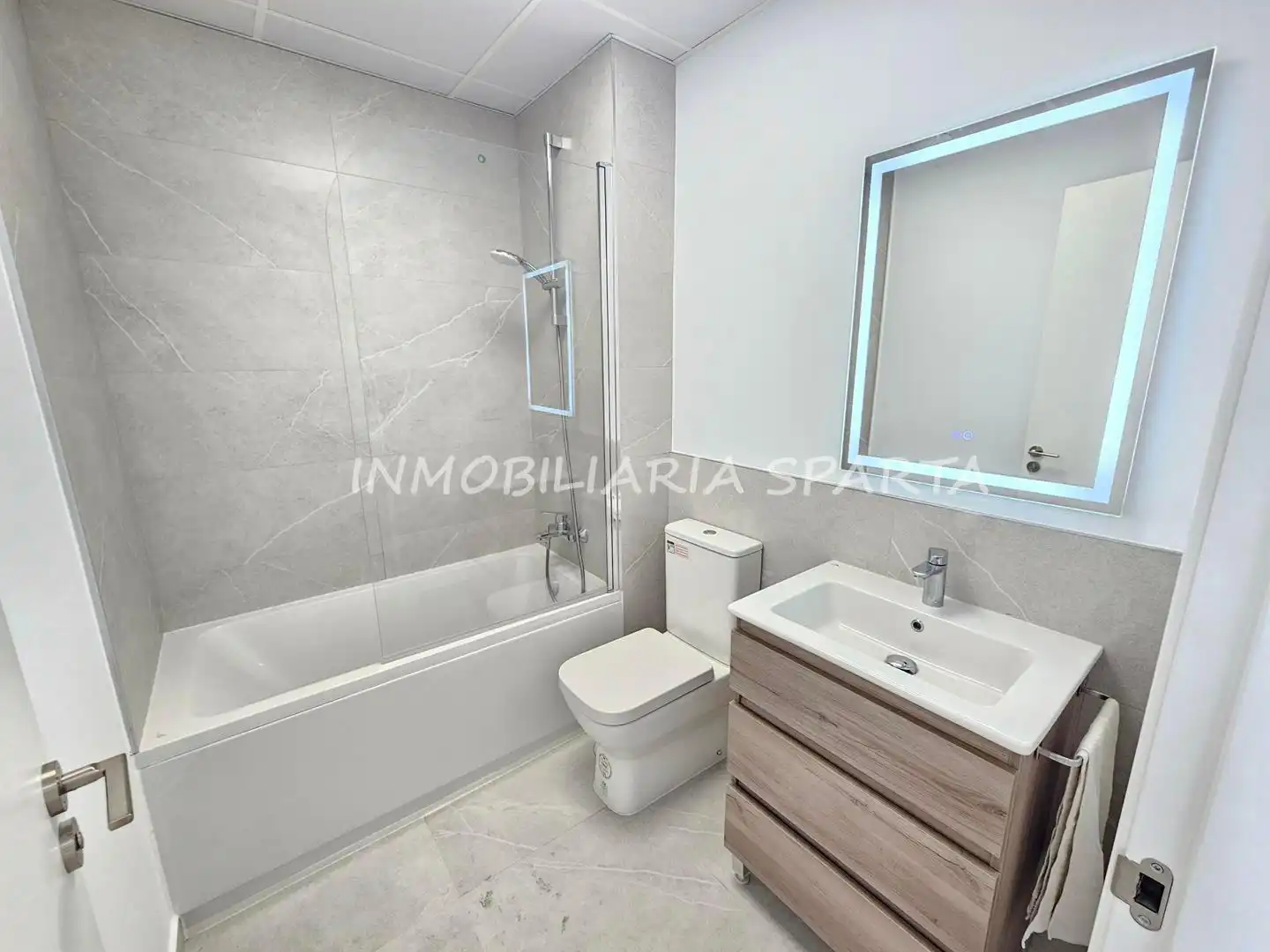 Bathroom of Flat for rent in Tomares  with Air Conditioner, Heating and Terrace