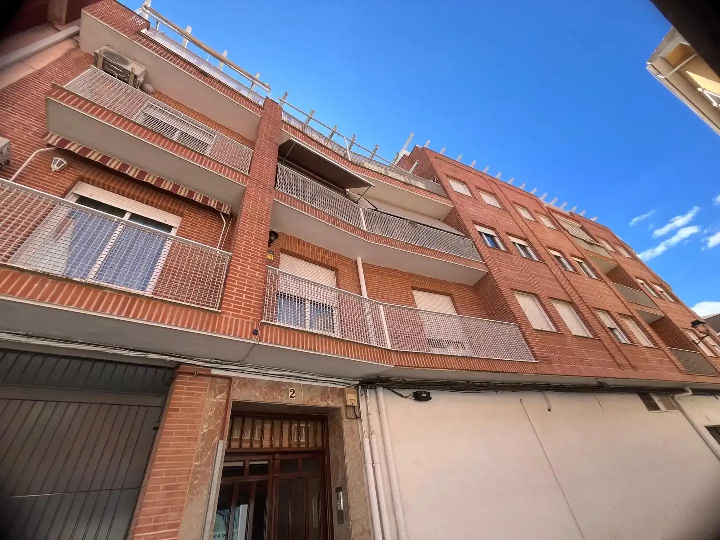Außenansicht von Dachboden zum Verkauf in Tomelloso mit Heizung, Terrasse und Balkon