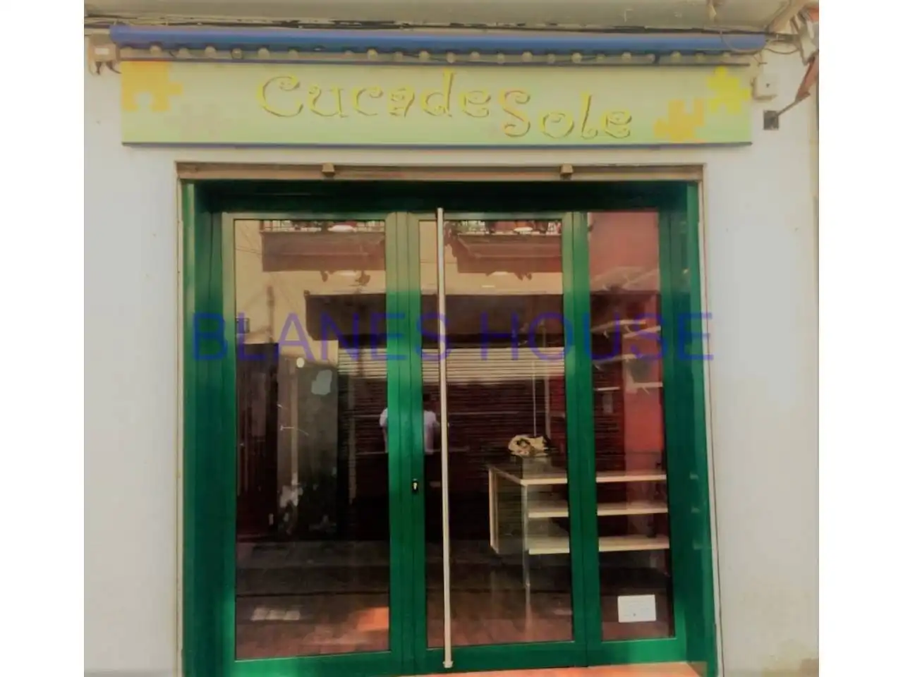 Locale commerciale in vendita a Calle del carme