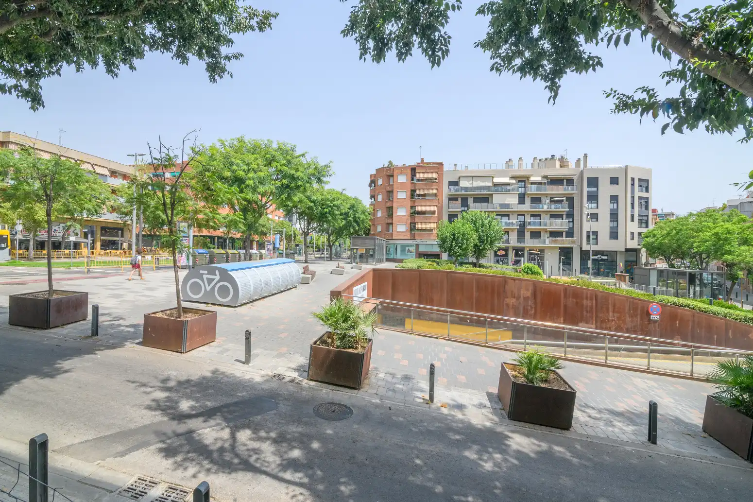 Vista exterior de Pis en venda en Cornellà de Llobregat amb Calefacció, Parquet i Terrassa