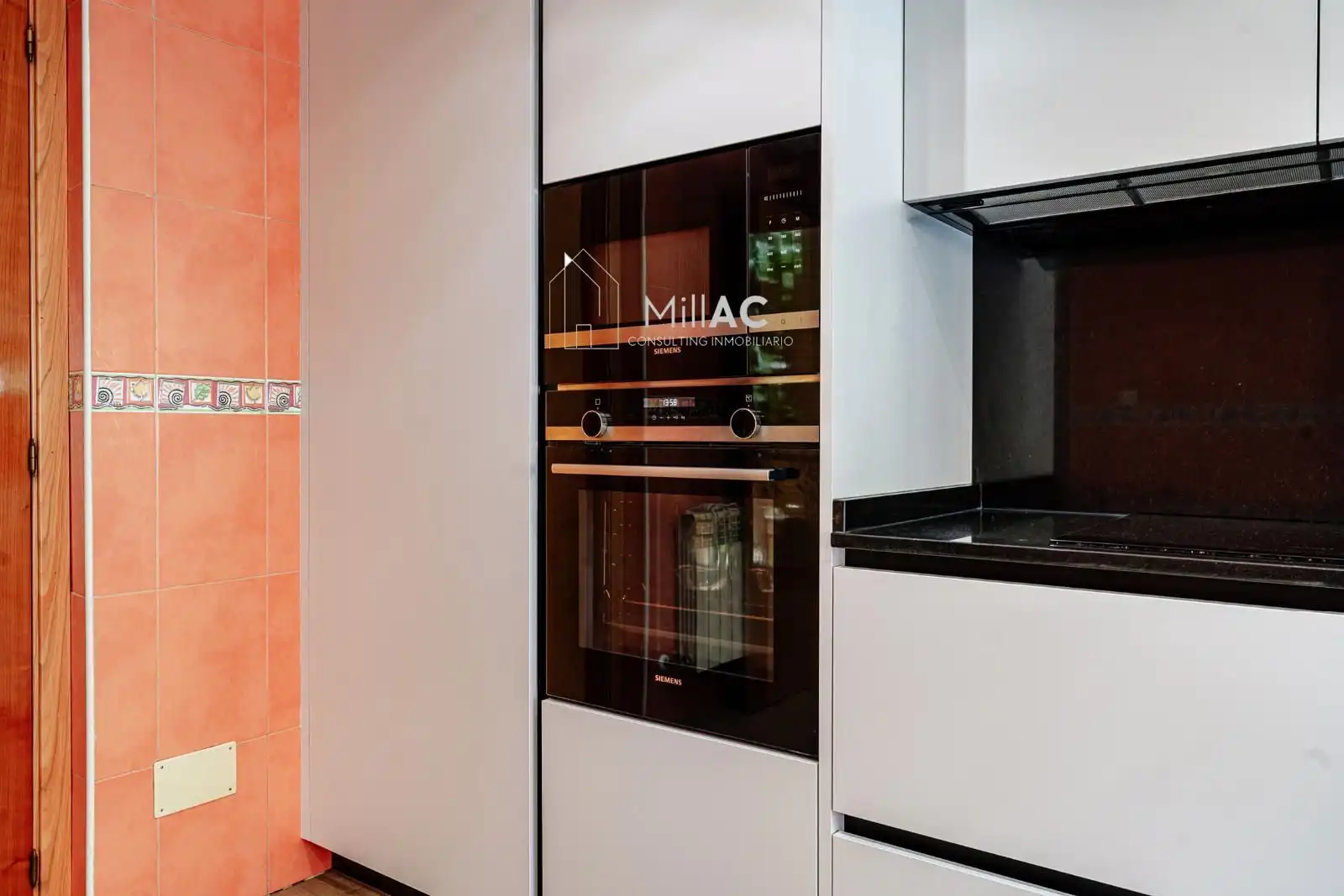 Cocina de Casa adosada en venta en Madrid con Aire acondicionado, Calefacción y Jardín privado