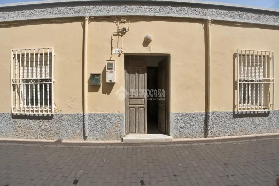 Vista exterior de Pis en venda en El Ejido