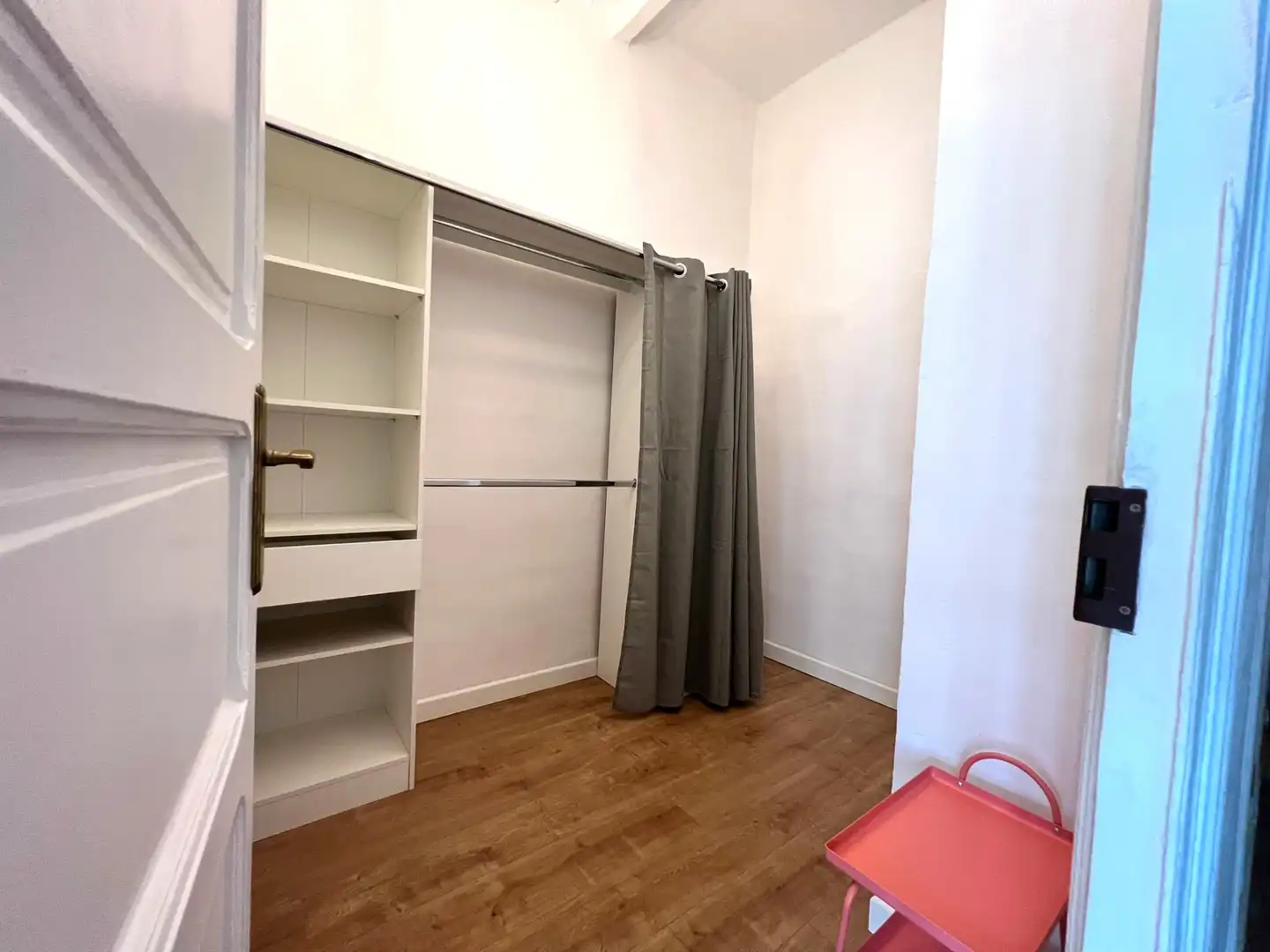 Habitación de Piso de alquiler en Valencia con Aire acondicionado, Calefacción y Amueblado