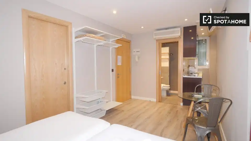 Habitación de Piso de alquiler en Barcelona con Aire acondicionado, Calefacción y Amueblado
