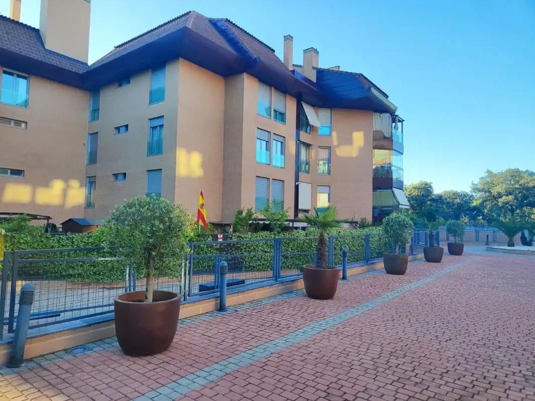 Vista exterior de Piso en venta en Boadilla del Monte con Calefacción, Terraza y Trastero