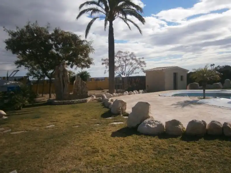 Jardí de Casa o xalet en venda en Novelda amb Aire condicionat, Calefacció i Jardí privat