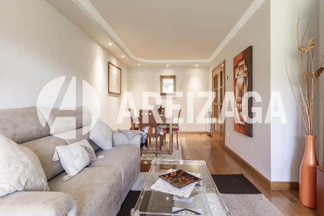 Living room of Flat for sale in Donostia - San Sebastián   with Heating, Terrace and Storage room