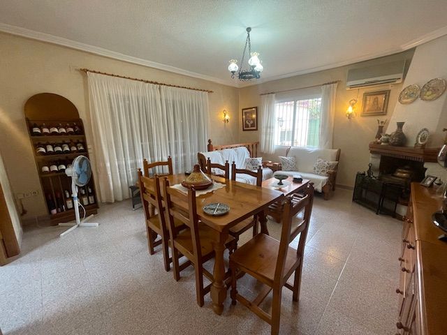 Menjador de Casa o xalet en venda en Elche / Elx amb Aire condicionat, Calefacció i Jardí privat