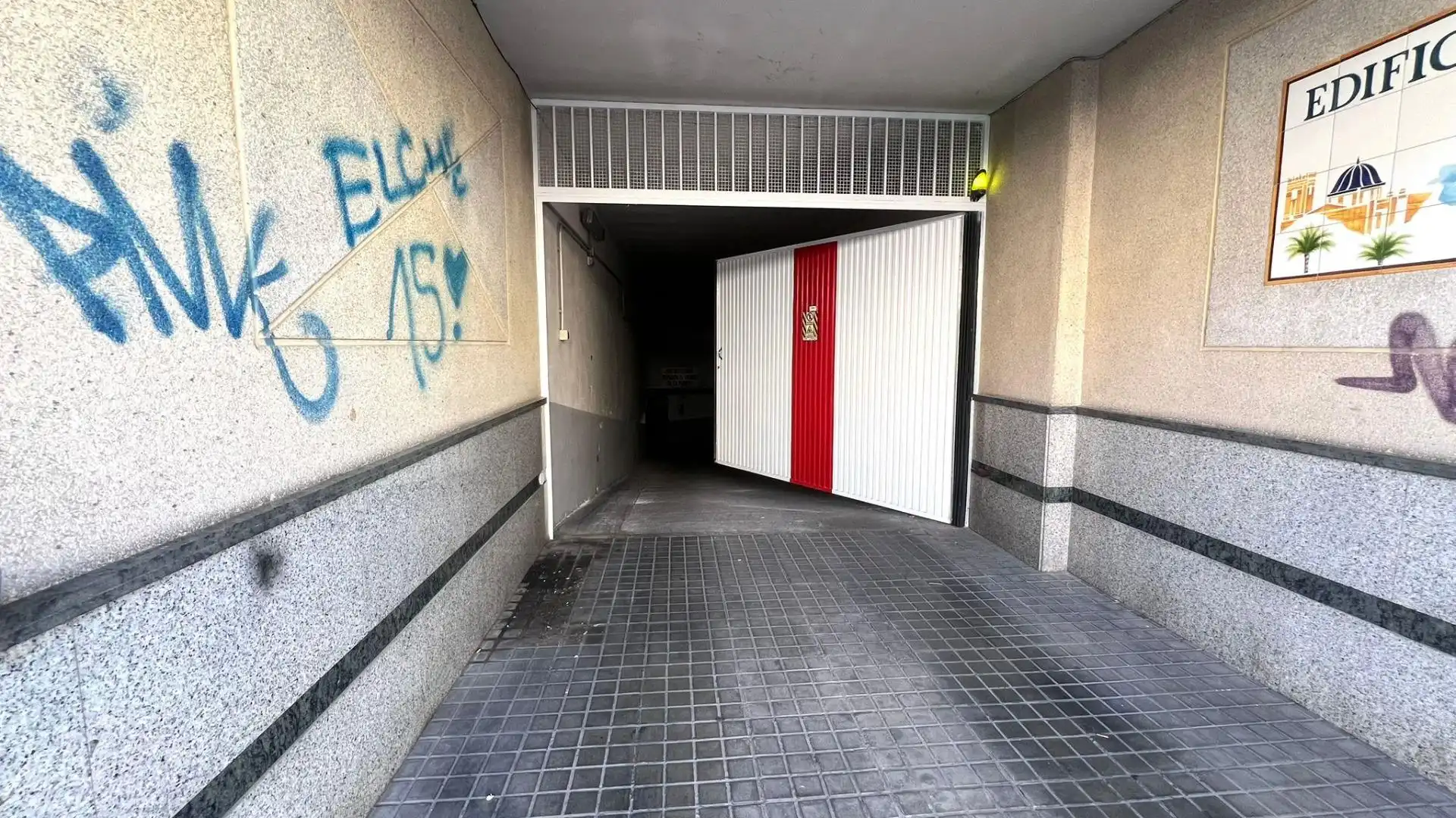 Parkplatz von Garage zum Verkauf in Elche / Elx