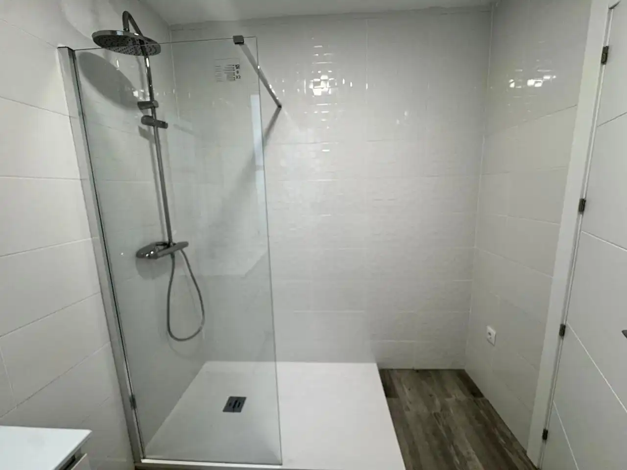 Badezimmer von Wohnung zur Miete in A Coruña Capital  mit Heizung, Abstellraum und Möbliert
