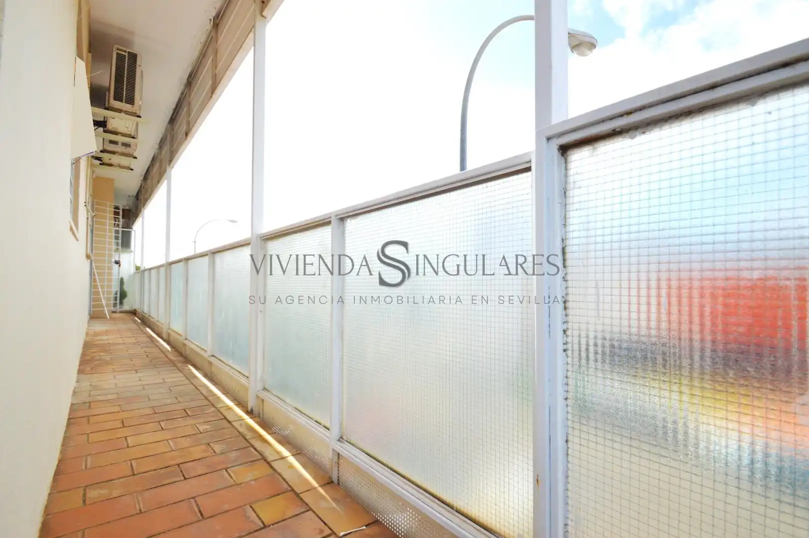 Vista exterior de Piso en venta en Sevilla con Aire acondicionado, Terraza y Piscina comunitaria