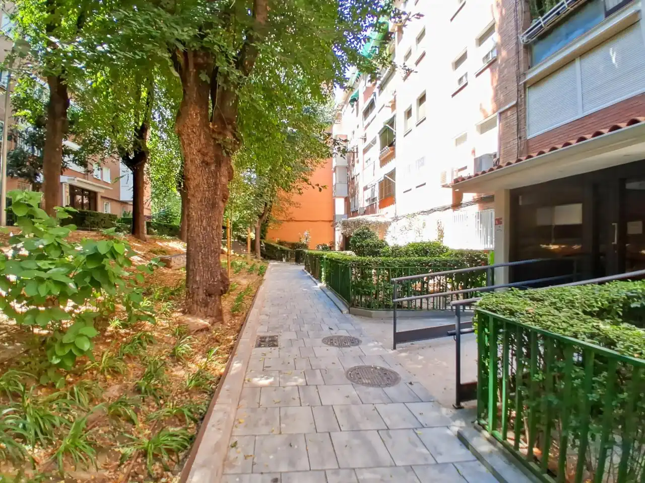 Vista exterior de Planta baja en venta en Madrid con Calefacción