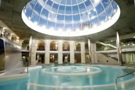 Piscina de Apartament en venda en Mondariz-Balneario amb Calefacció, Parquet i Traster