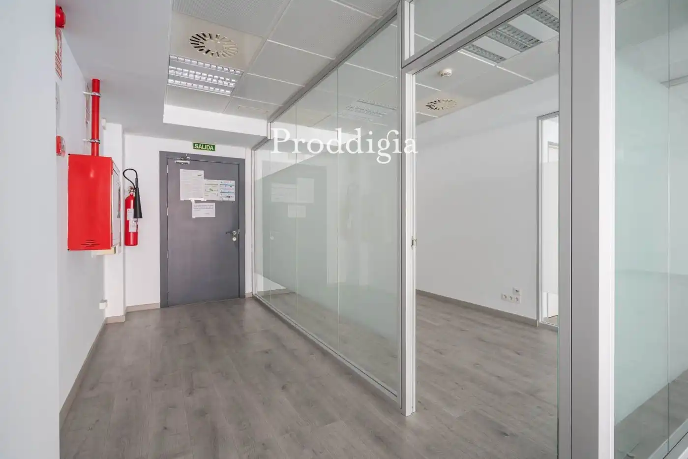Büro zur Miete in Barcelona mit Klimaanlage, Heizung und Alarm