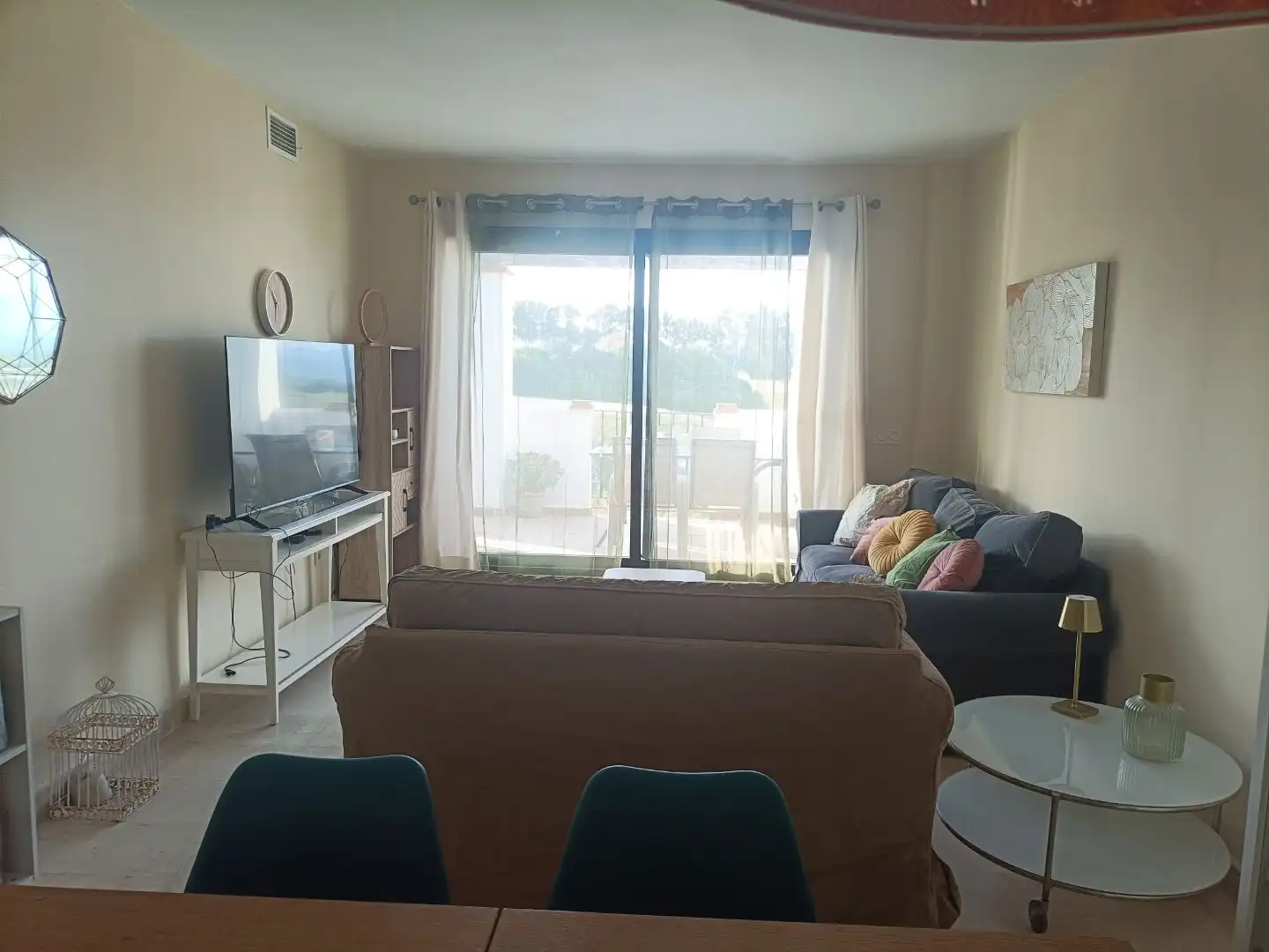 Wohnzimmer von Dachboden zum Verkauf in La Alcaidesa mit Klimaanlage, Terrasse und Schwimmbad