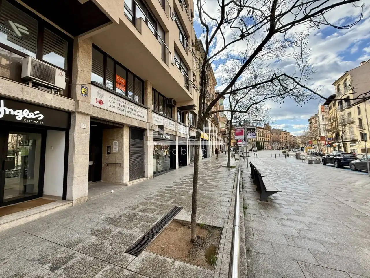 Vista exterior de Oficina de lloguer en Vic amb Aire condicionat i Calefacció