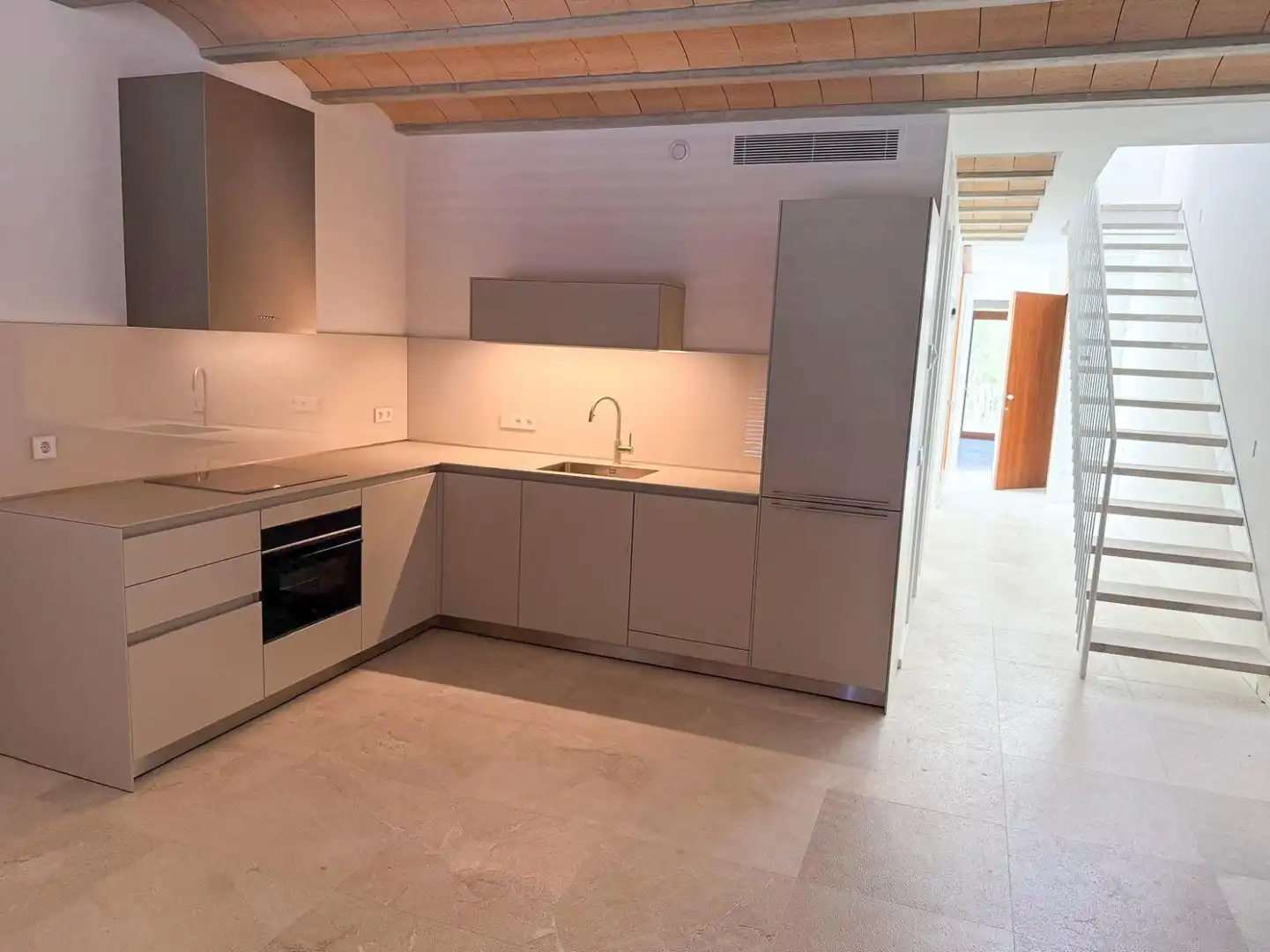 Küche von Wohnung zum Verkauf in Artà mit Klimaanlage, Terrasse und Abstellraum