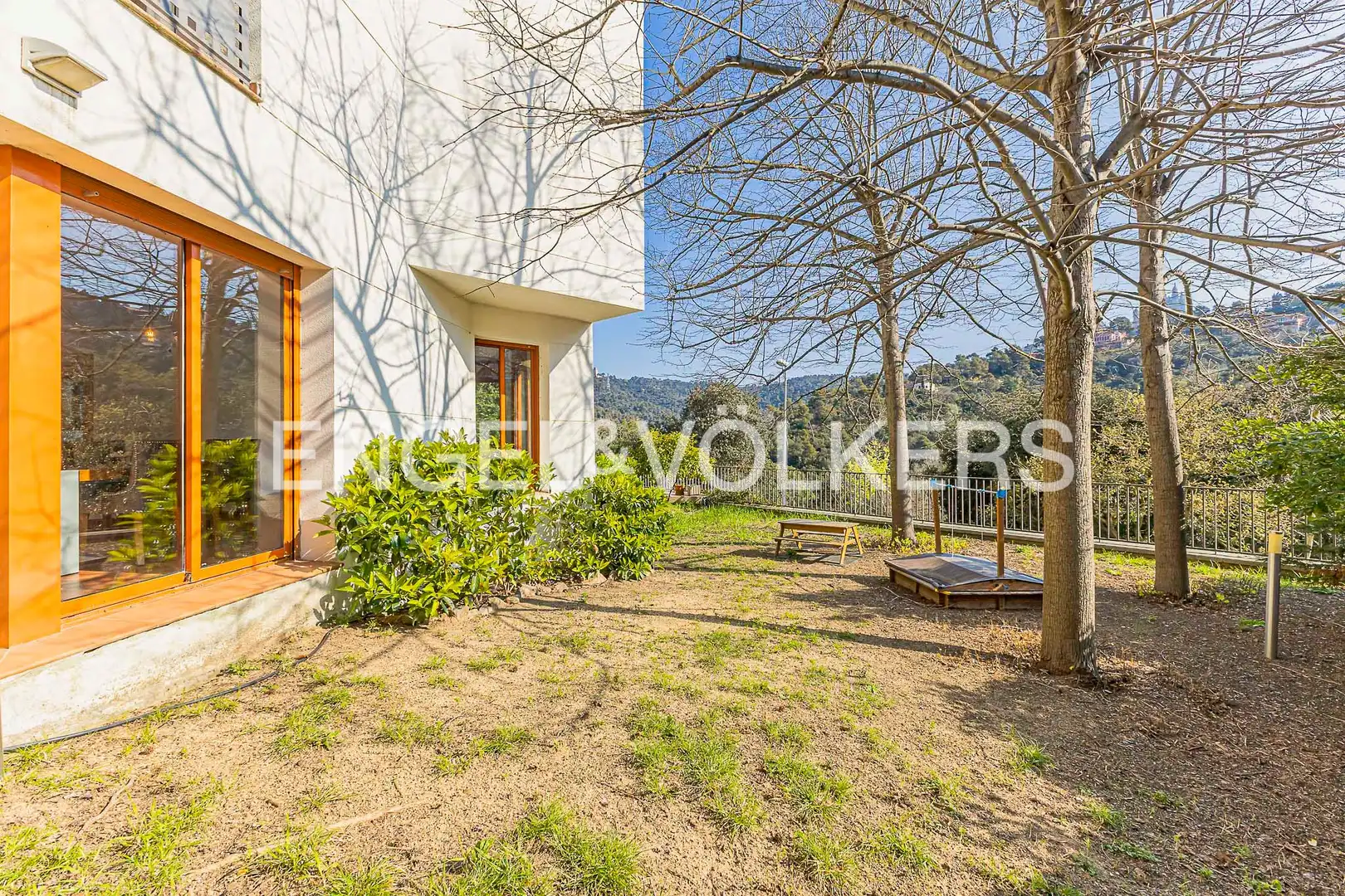 Vista exterior de Casa o chalet de alquiler en Barcelona con Aire acondicionado, Calefacción y Jardín privado