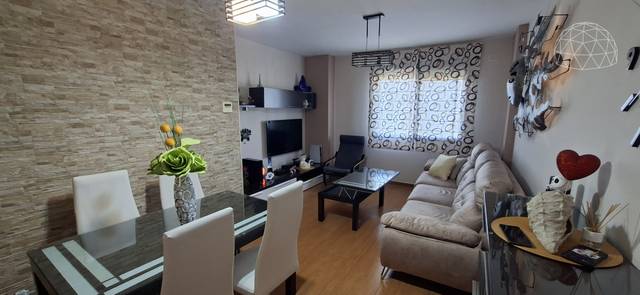 Piso en Venta en Calle Estrella Deneb en Pino Montano - Consolación