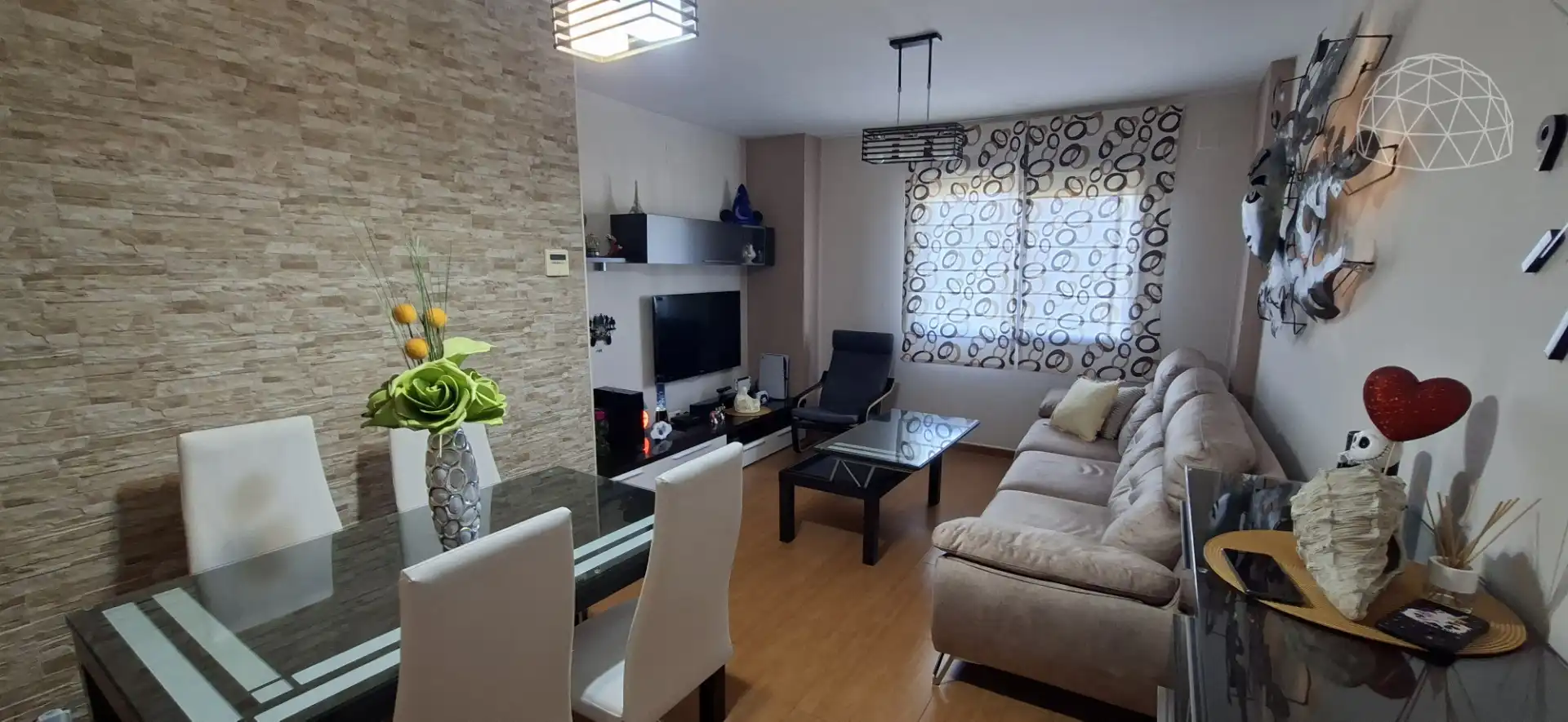 Living room of Flat for sale in  Sevilla Capital  with Air Conditioner, Storage room and Furnished