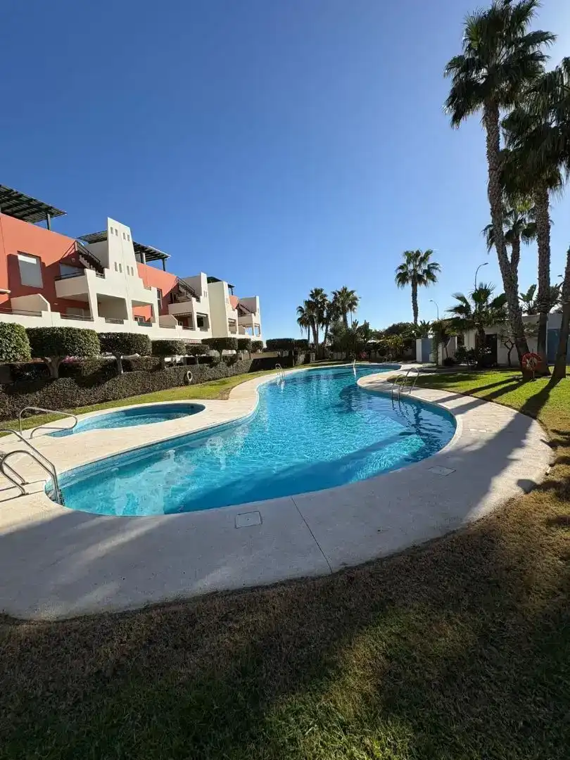 Piscina de Piso de alquiler en Vera con Aire acondicionado, Jardín privado y Piscina