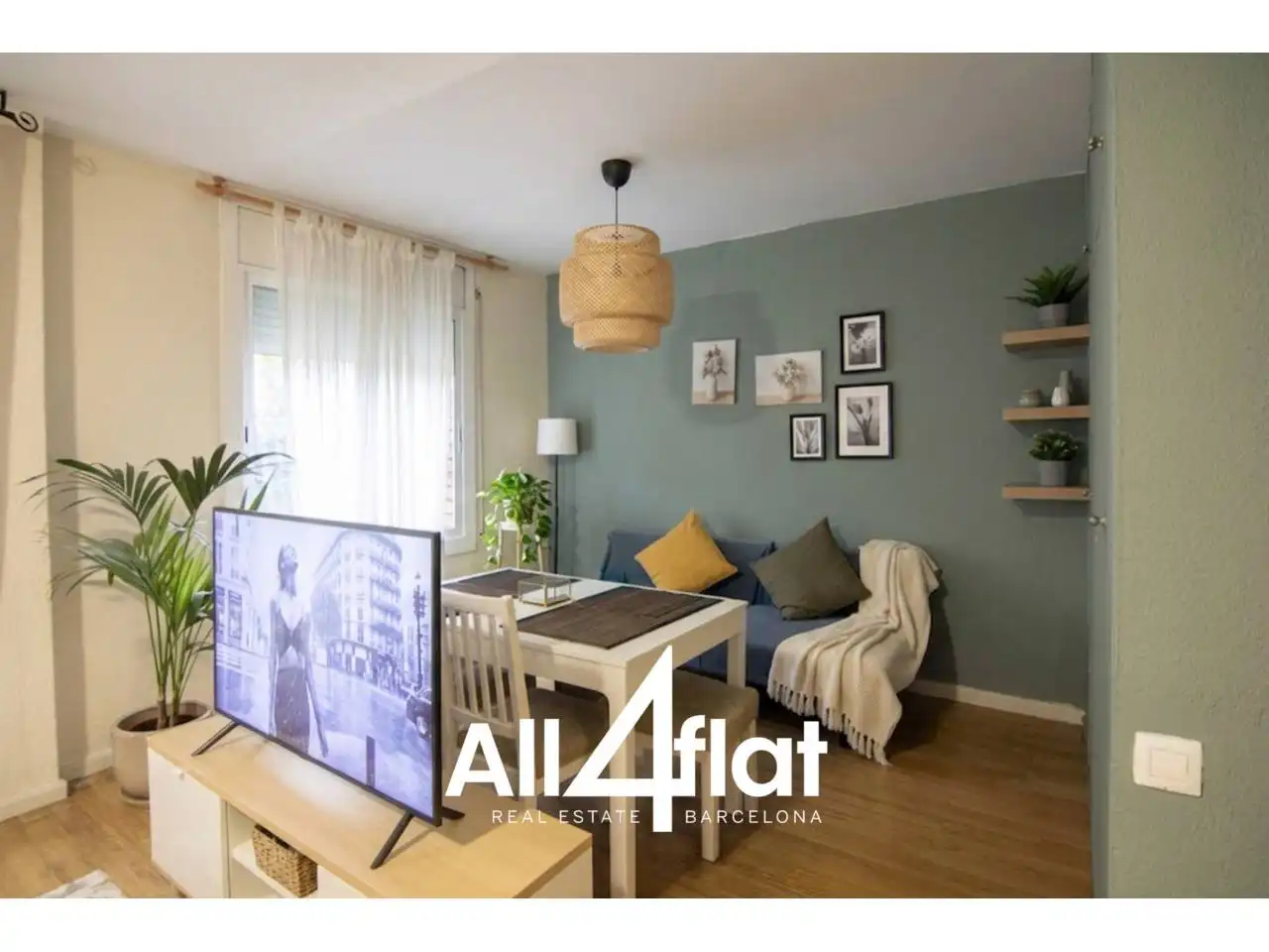 Living room of Apartments for sale in Barcelona  with Heating, Furnished and Balcony