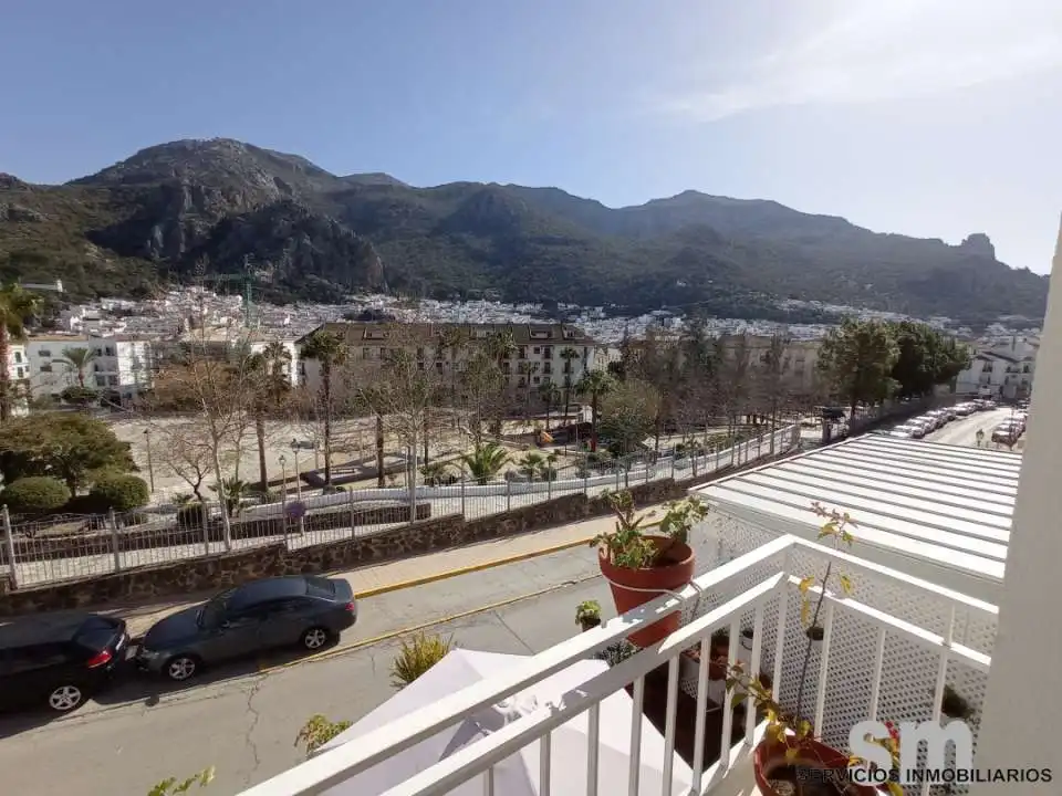 Vista exterior de Casa o xalet en venda en Ubrique amb Terrassa i Balcó