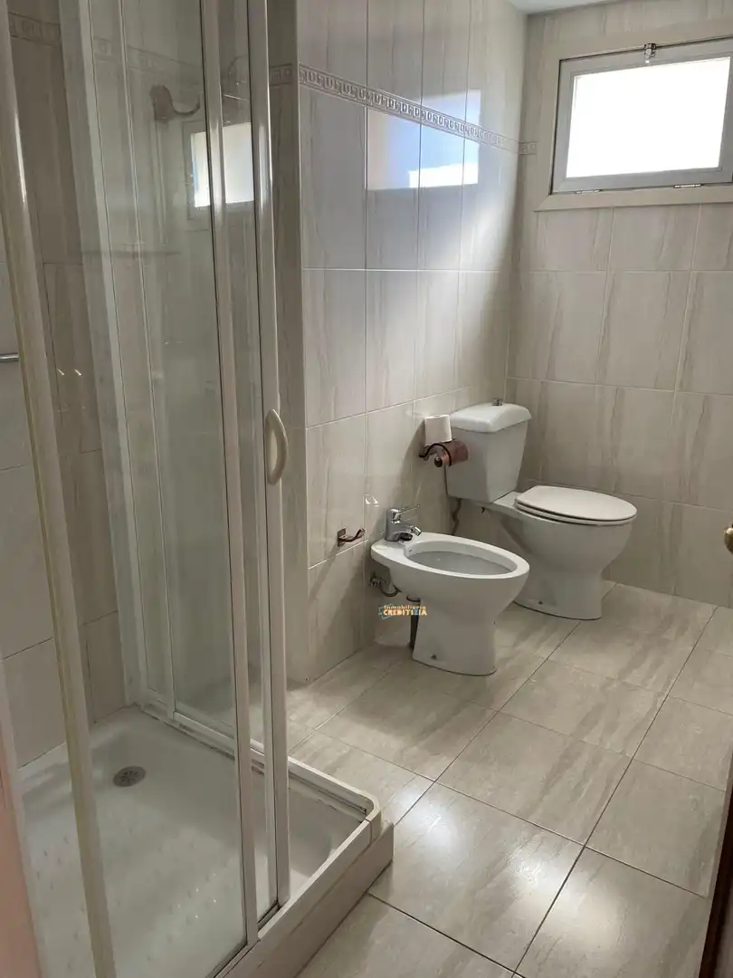 Bany de Pis en venda en Vigo  amb Calefacció, Parquet i Traster