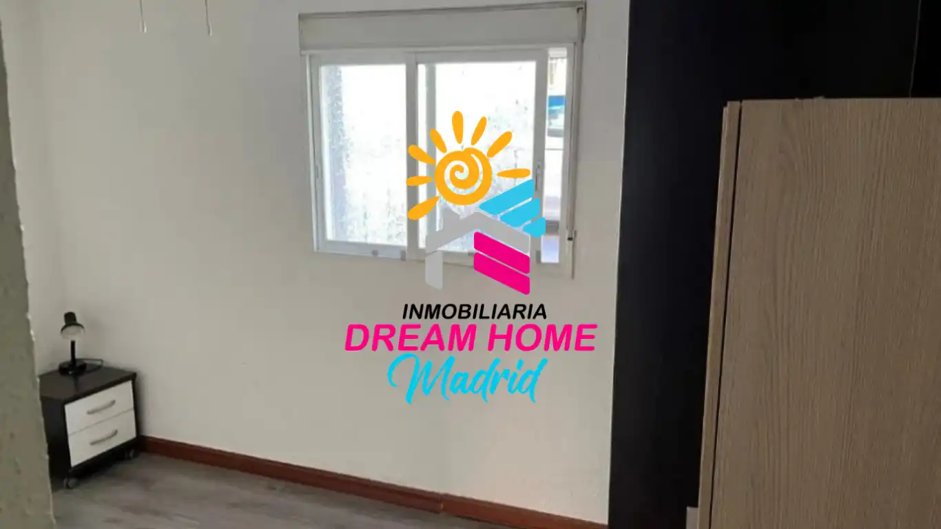 Exterior view of Flat for sale in Madrid  with Heating and Furnished