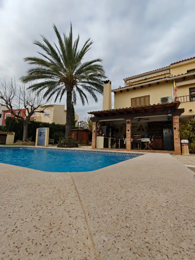 Villa mit Terrasse zum Verkauf in Calle Viena 5, imagen 5
